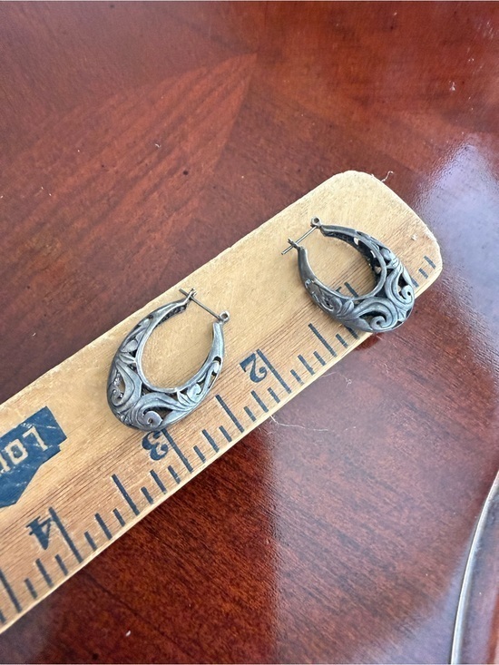 Jewelry - Vintage Silver Tone Earrings